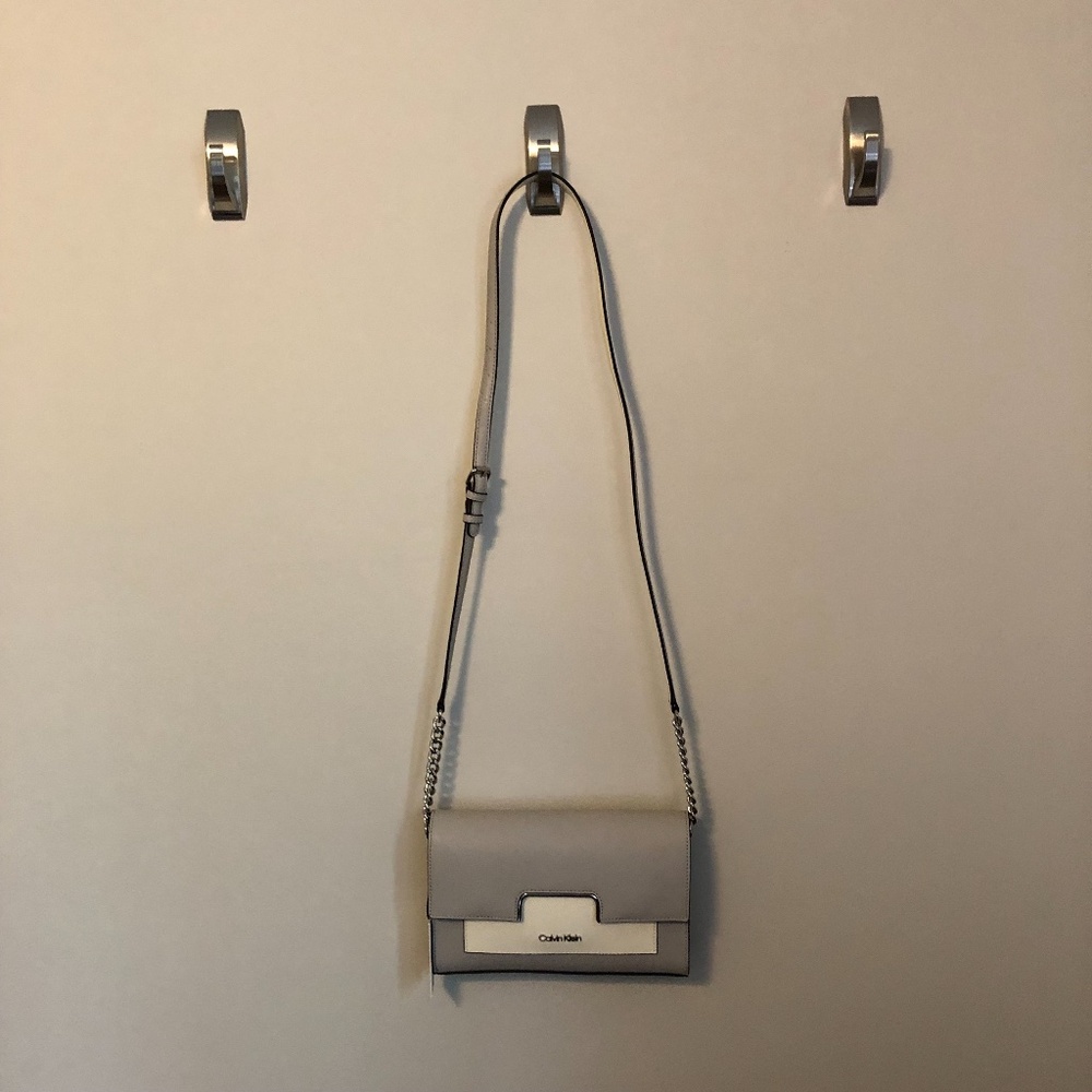 NWT Calvin Klein Long Strap/Crossbody Handbag Small/Medium Size - Picture 5 of 11
